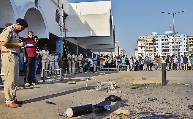 पटना :जंक्शन पर ऑक्सीजन का सिलिंडर फटा, गार्ड की मौत, लोग बनाते रहे वीडियो नहीं पहुंचाया अस्पताल