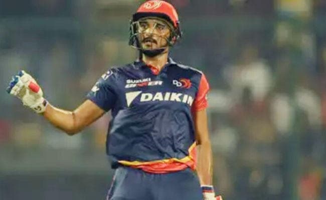 दिल्ली कैपिटल्स को झटका, हर्षल पटेल फ्रैक्चर के कारण आईपीएल से बाहर