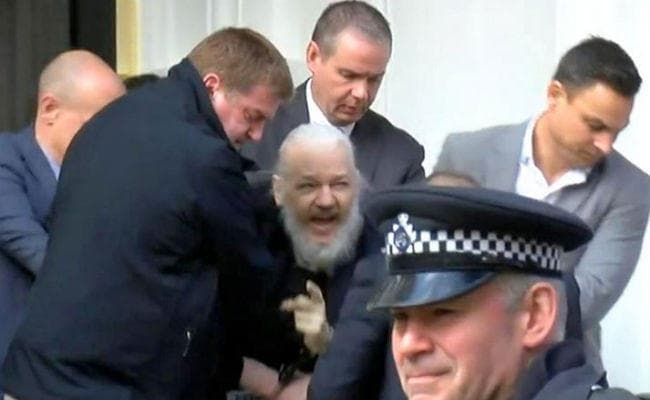 असांजे को दी गयी शरण को खत्म करना अवैध : विकिलीक्स