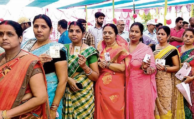 छह बूथों पर वोट बहिष्कार, नवादा के शिशुआ में इवीएम लूटने की कोशिश, इन बूथों पर दोबारा नहीं होगा मतदान