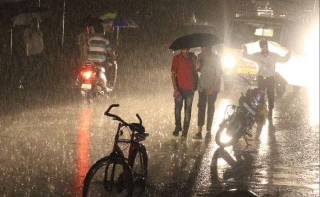 अगले चार दिन आंधी के साथ हल्की बारिश के आसार