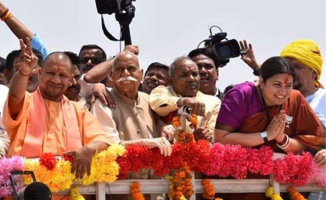 केंद्रीय मंत्री स्मृति ईरानी पर कांग्रेस का तंज- ”क्योंकि मंत्री भी कभी ग्रेजुएट थी”