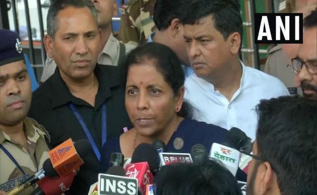 पूर्व सैन्य अधिकारियों के नाम से राष्ट्रपति को लिखी चिट्ठी पर बढ़ा विवाद, रक्षा मंत्री ने कही ये बात