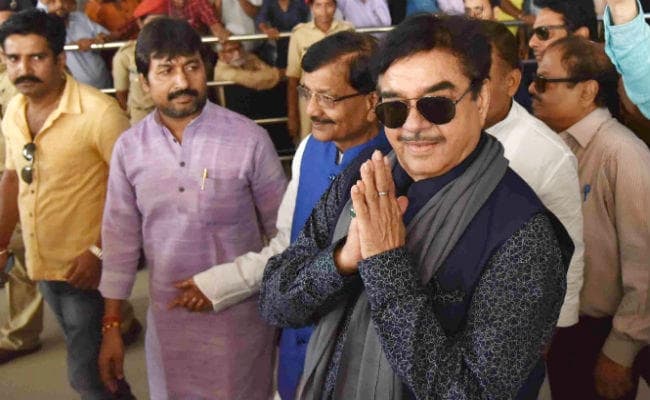 कांग्रेस में शामिल होने के बाद पहली बार पटना पहुंचे ''शत्रु'', कहा- बीजेपी प्रत्याशी रविशंकर प्रसाद मेरे मित्र, लालू प्रसाद से है पारिवारिक संबंध