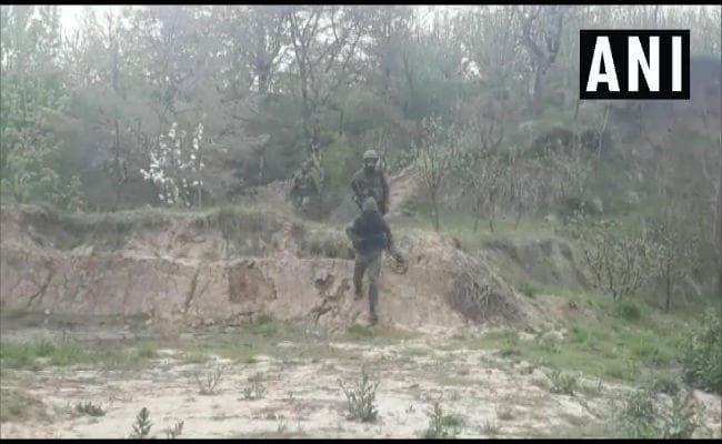 जम्मू-कश्मीर : शोपियां में आतंकियों और सुरक्षाबलों के बीच मुठभेड़ जारी, दो आतंकी ढेर