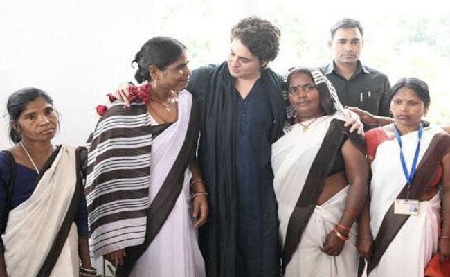 प्रियंका गांधी ने साधा योगी सरकार पर निशाना, कहा- यूपी सरकार में कर्मचारी आत्महत्या को मजबूर