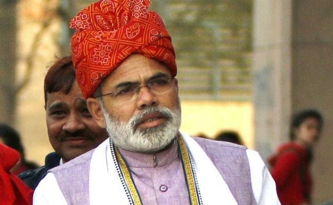 PM Modi के ''हमशक्ल'' उम्मीदवार को चुनाव आयोग ने भेजा नोटिस, जानिये क्यों...?