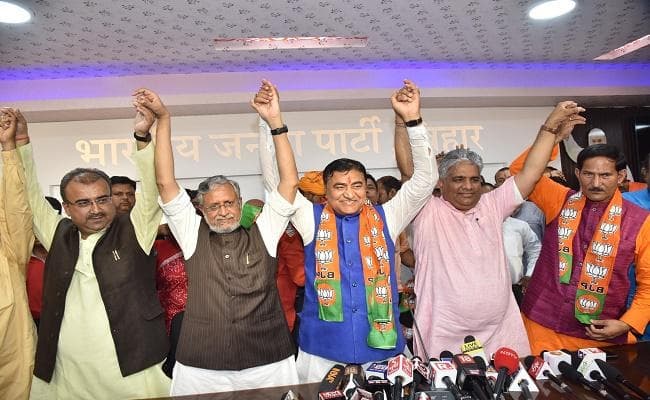 बिहार : महाचंद्र सहित कई नेता भाजपा में शामिल, सुशील मोदी का दावा- 2019 में मोदी लहर 2014 से भी मजबूत