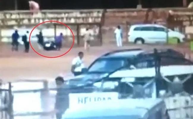 PM के हेलीकॉप्टर से उतारे गये ‘काले बक्से’ का Video वायरल, कांग्रेस-बीजेपी में आरोप-प्रत्यारोप, SPG ने कही यह बात