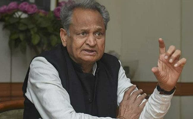 योगी आदित्यनाथ के ”मोदी की सेना” वाले बयान पर राष्ट्रद्रोह का मुकदमा चलना चाहिए : गहलोत