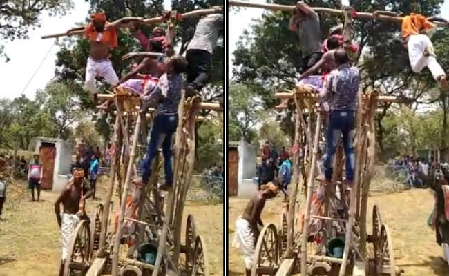 कांटेदार टहनियों पर सोकर व दहकते अंगारों पर चलकर भक्तों ने दिखायी हठ भक्ति