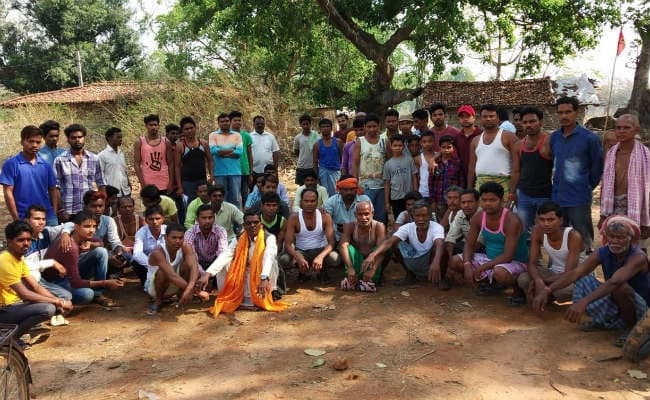 असामाजिक तत्वों द्वारा महावीरी झंडे को उखाड़कर फेंके जाने से लोगों में भारी आक्रोश