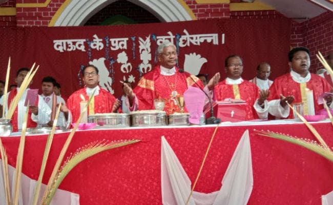 प्रभु यीशु की तरह विनम्र दीन बनकर जीवन में आगे बढ़ें : बिशप विंसेंट बरवा