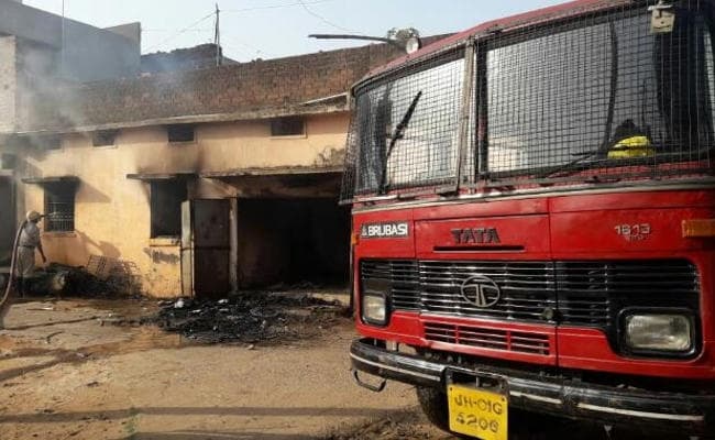 झारखंड के हजारीबाग में रामनवमी जुलूस में युवक की हत्या, गुस्साये लोगों ने घर में लगायी आग