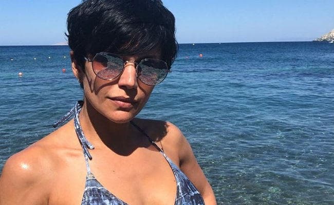 बर्थडे : ढलती उम्र में हीरोइनों को मात दे रही हैं मंदिरा बेदी, इन 3 बयानों से मचाया था तहलका