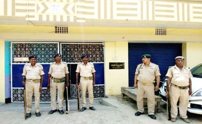 मुजफ्फरपुर में जिला परिषद अध्यक्ष समेत दो जनप्रतिनिधियों के घर आयकर विभाग का छापा, मचा हड़कंप