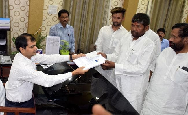 लोकसभा चुनाव 2019 : रुडी, पारस समेत कुल 19 उम्मीदवारों ने दाखिल किये पर्चे