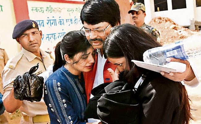 रांची : पूर्व मंत्री योगेंद्र साव ने सरेंडर किया, होटवार जेल भेजे गये