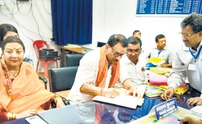 पटना : रूडी, पारस, बद्री समेत कई ने भरा पर्चा