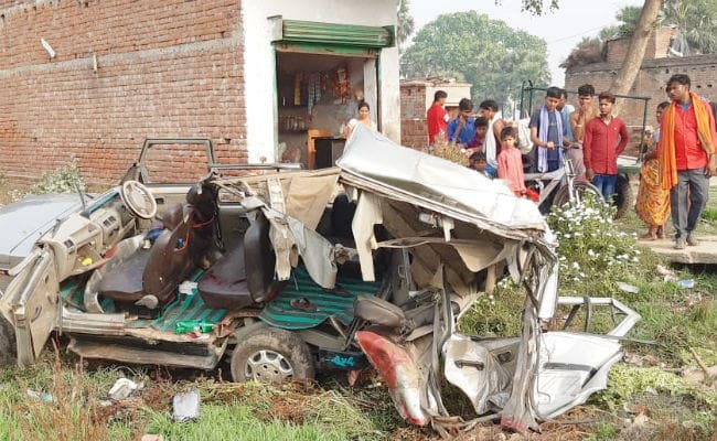 सड़क हादसे में दूल्हे के नाना-नानी समेत तीन की मौत, सात बराती जख्मी, मृतकों में झारखंड के सोहन लाल भी शामिल