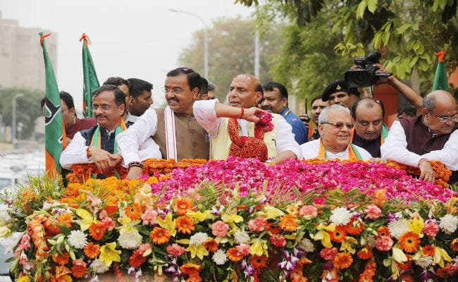 राजनाथ सिंह के पास 2.97 करोड़ रुपये की अचल संपत्ति, एक डबल बैरल गन और एक रिवाल्वर