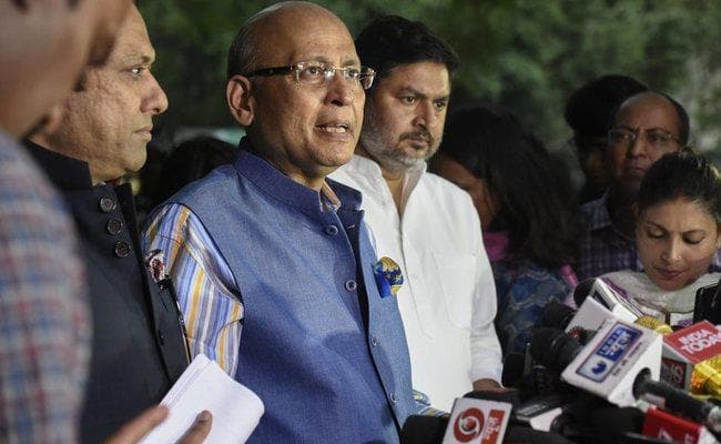 चुनाव आयोग पहुंची कांग्रेस, ‘काले बक्से'' एवं शाह के भाषणों पर कार्रवाई की मांग