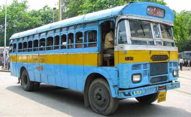 पीछे से आ रही बस ने कुचला, मौत