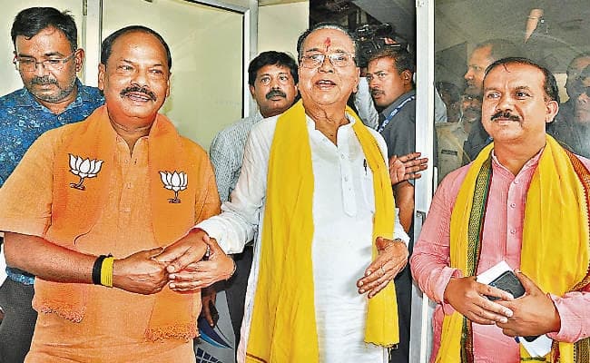 लोकसभा चुनाव : झारखंड में दूसरे चरण के चुनाव के लिए कुल 32 प्रत्याशियों ने नामांकन दाखिल किया