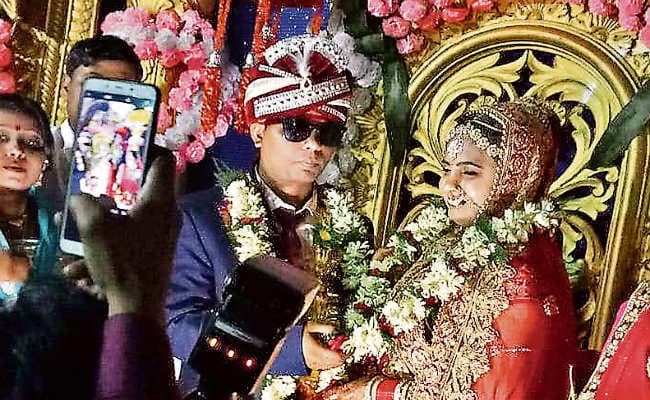 गोमिया : दो जन्मांध बैंकर्स का हुआ आदर्श विवाह