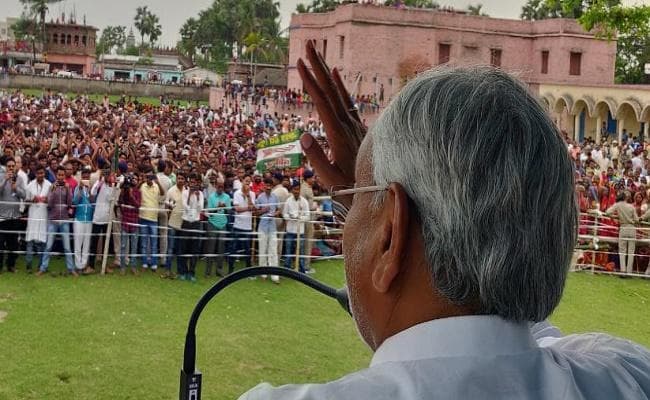 नीतीश ने महागठबंधन के नेताओं पर कसा तंज, कहा- वोट के लिए भ्रम फैला रहे हैं कुछ लोग नीतीश ने महागठबंधन के नेताओं पर कसा तंज, कहा- वोट के लिए भ्रम फैला रहे हैं कुछ लोग