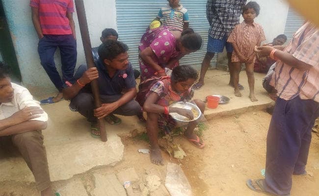 गुमला : 50 फीट ऊंची पानी टंकी में आत्महत्या के लिए चढ़ी छात्रा, युवकों ने बचाया