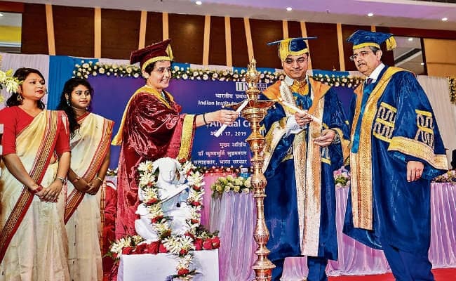 गया : आइआइएम बोधगया का मना दूसरा दीक्षांत समारोह, सुब्रमण्यन ने कहा, पूर्ण संतुष्टि से करें अपना काम