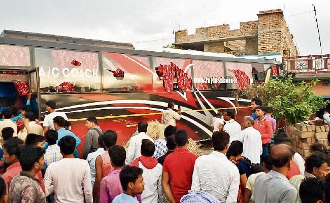 गोपालगंज : मधुबनी से दिल्ली जा रही बस मकान में घुसी, एक की गयी जान