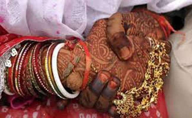 नाबालिग से शादी करने पहुंचा 35 वर्ष का दूल्हा