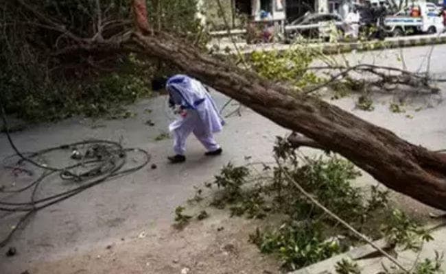 मौसम : आंधी-बारिश में 50 मरे, एमपी, गुजरात में भारी नुकसान, चुनाव सभाओं पर असर, बिहार झारखंड में चलेंगी तेज हवाएं