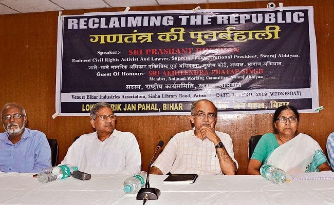 पटना : देश का लोकतंत्र खतरे में है : प्रशांत भूषण