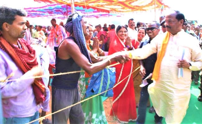 गुमला में बोले CM रघुवर दास : राजद चारा खा गया, झामुमो कोयला व जमीन चोर है