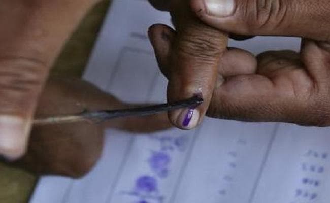 लोकसभा चुनाव : 101 वर्षीय मतदाता ने किया मताधिकार का इस्तेमाल, कहा- देश के विकास के लिए मत डालना जरूरी