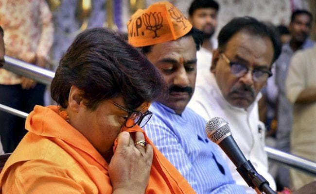 प्रज्ञा ठाकुर की पहली चुनावी सभा, रो पड़ीं जेल की व्यथा सुनाते-सुनाते; साध्वी के खिलाफ शिकायत