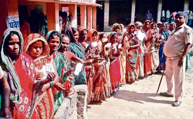 दूसरे चरण का मतदान : गांव रहा सजग, शहर पड़ गया सुस्त