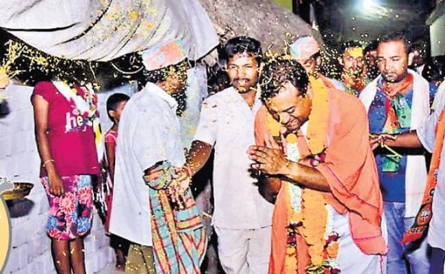 पुरी में पिनाकी मिश्र को टक्कर दे रहे हैं संबित