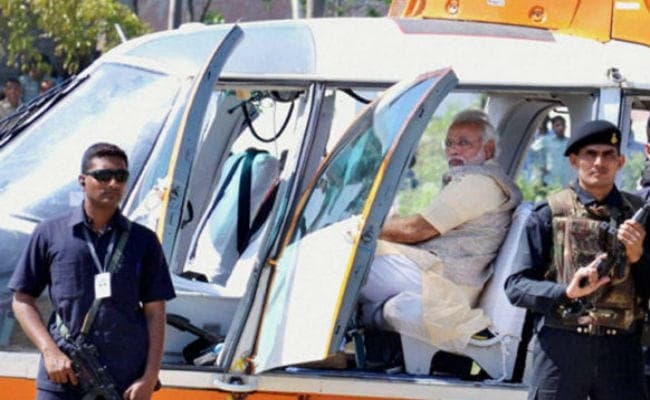 पीएम मोदी का हेलीकॉप्टर जांचने वाला अधिकारी निलंबित, AAP और कांग्रेस ने उठाये सवाल