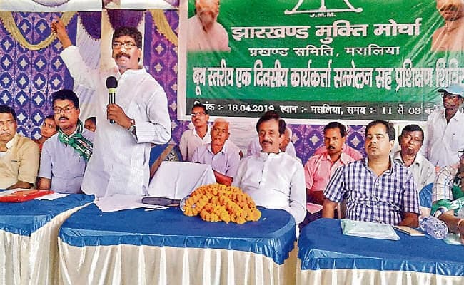 दुमका : जल, जंगल व जमीन को बचाने के लिए भाजपा को हटायें : हेमंत