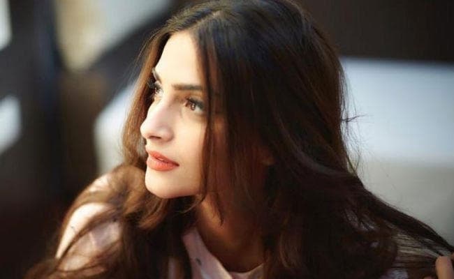 बॉडी शेमिंग को लेकर छलका सोनम कपूर का दर्द, कही ये बड़ी बात