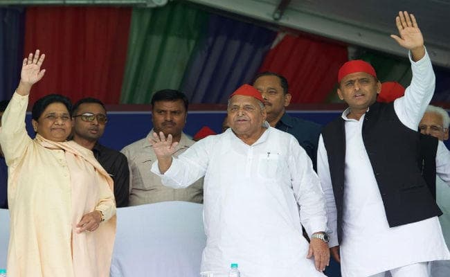24 साल बाद मुलायम के साइकिल पर सवार हुईं मायावती, कहा मुलायम जी को वोट दें, नेताजी ने कहा एहसान मानूंगा