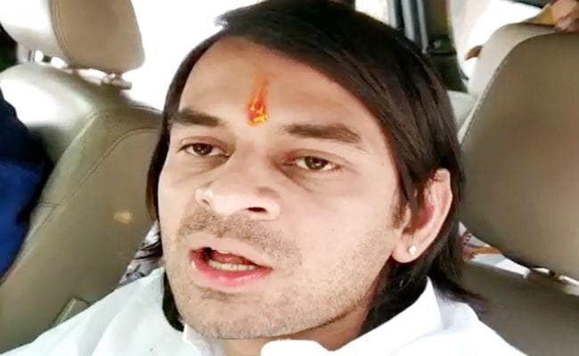 तेज प्रताप हुए बागी, लालू-राबड़ी मोर्चा के प्रत्याशी के पक्ष में किया प्रचार, कहा- RJD उम्मीदवार पार्टी प्रत्याशी नहीं, ...देखें वीडियो