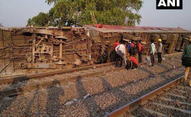 कानपुर में पूर्वा एक्सप्रेस के डिब्बे पटरी से उतरे, 15 घायल, हुई तेज आवाज फिर...