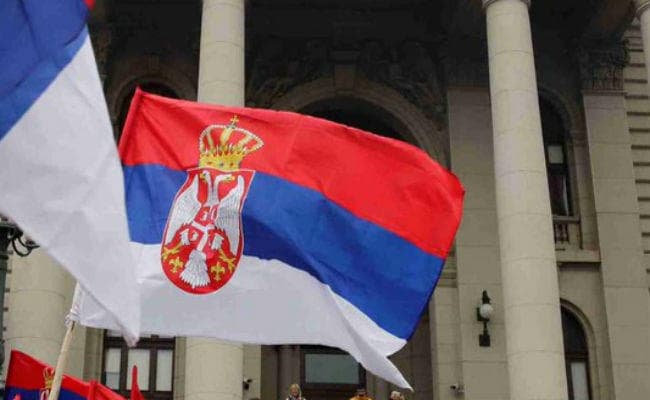 सर्बिया के राष्ट्रपति के समर्थन में हजारों लोग सड़कों पर उतरे