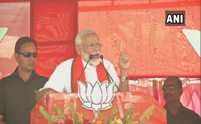 ममता के गढ़ में बोले पीएम मोदी, दीदी सर्जिकल स्ट्राइक का सुबूत मांगने से बेहतर है, चिटफंट घोटाले की जांच करें