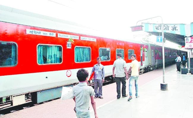 यात्रीगण कृपया ध्यान दें, राजधानी एक्सप्रेस आज नयी दिल्ली नहीं जायेगी, जानें नया समय क्या है?